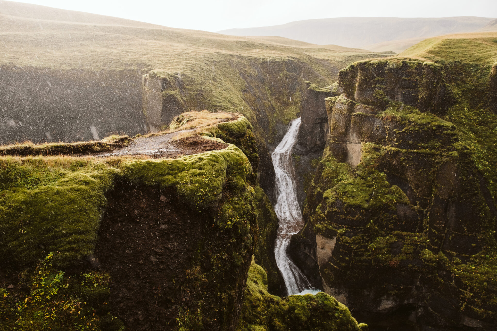 OFFICIAL PITTSBURGH TRAVEL GUIDE visual data 2