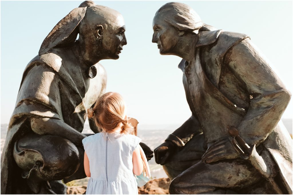 Girl looking at George Washington on Mt. Washington. Photo by Laura Mares Photography, Pittsburgh Child Photographer.