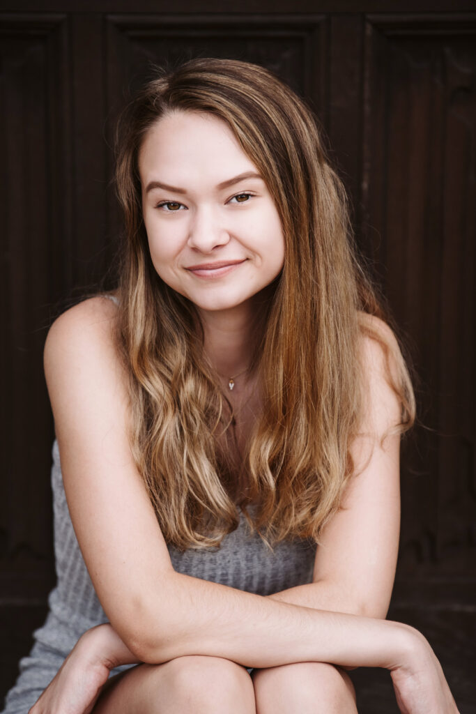 senior portrait of a beautiful girl smiling