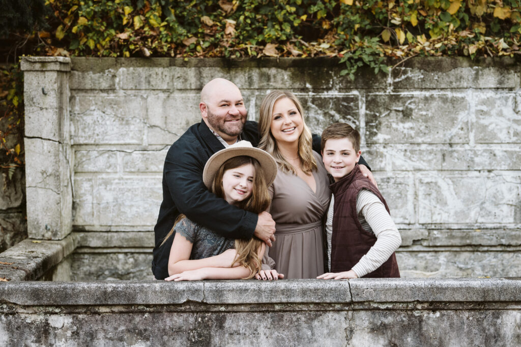 family hugging during a portrait session in Pittsburgh's Mellon Park