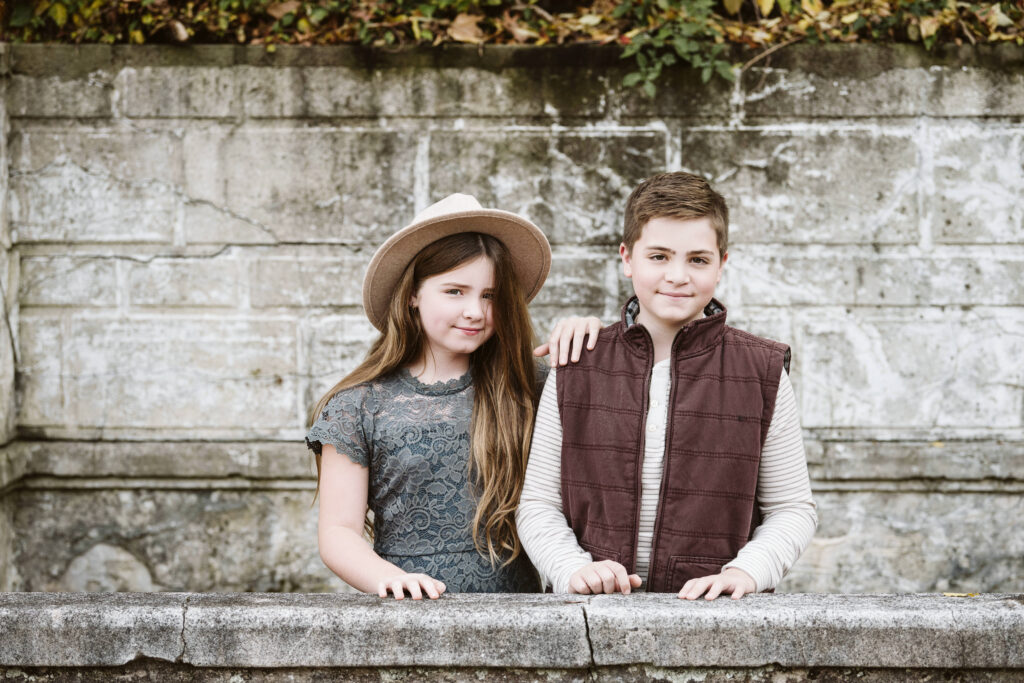 Siblings posing for a family portrait in Pittsburgh's Mellon Park
