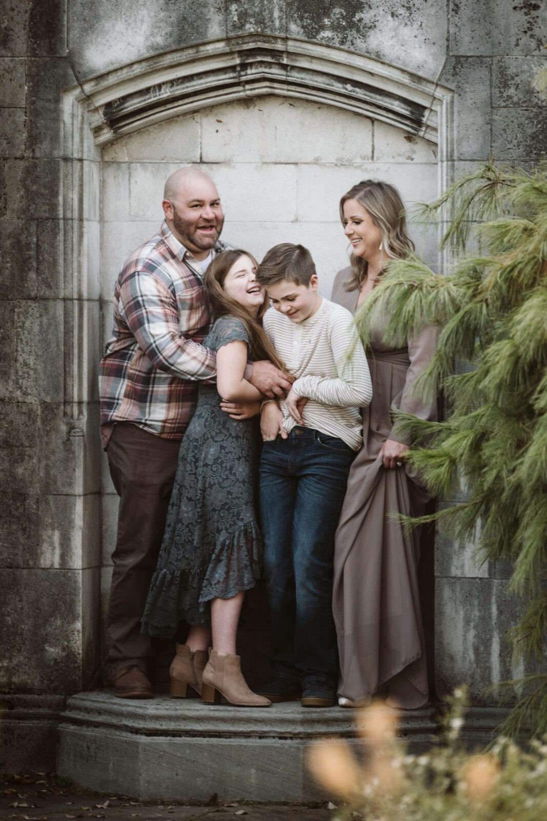family laughing during a portrait session in Pittsburgh's Mellon Park