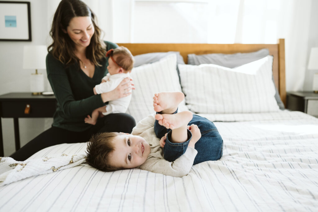 Pittsburgh family sitting in bedroom