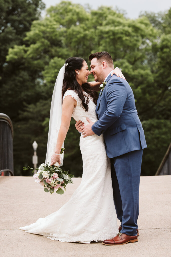 wedding couple portrait in downtown Pittsburgh, PA