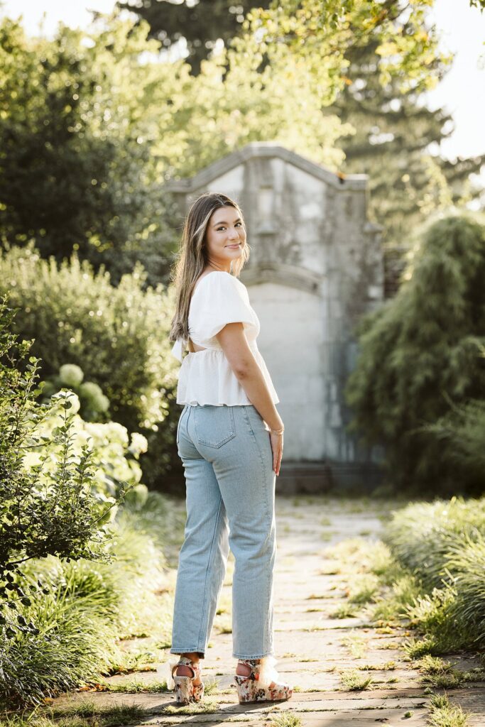 senior girl portrait in Mellon Park