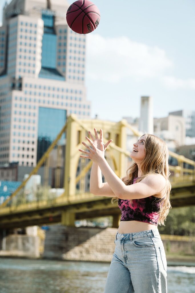 senior photos of basket ball player in Pittsburgh