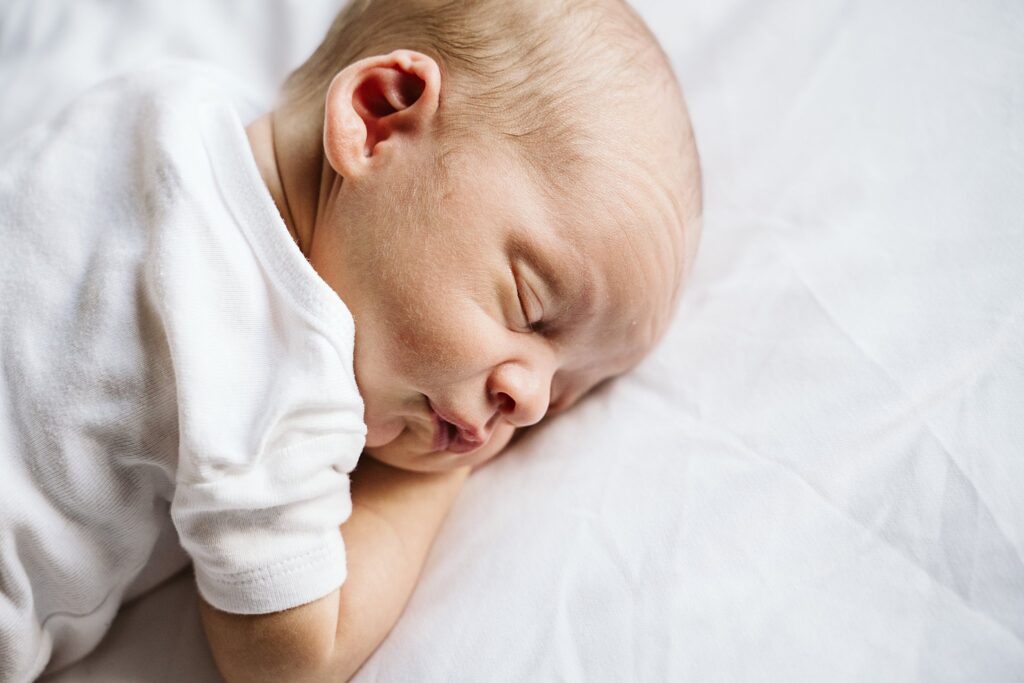 minimalistic newborn portrait