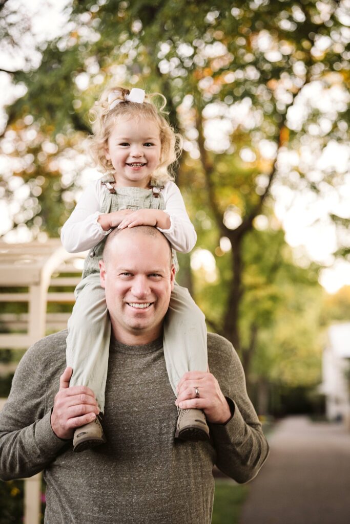 dad with little girl on his shoulders