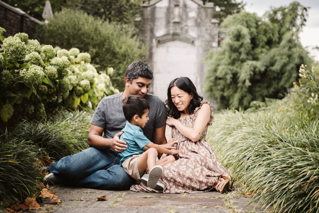 family playing together during a photo session in Pittsburgh's Mellon Park