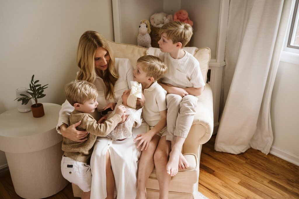 mom with kids during lifestyle photo shoot