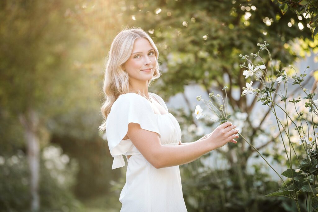 senior photos Mellon park in Pittsburgh during golden hour