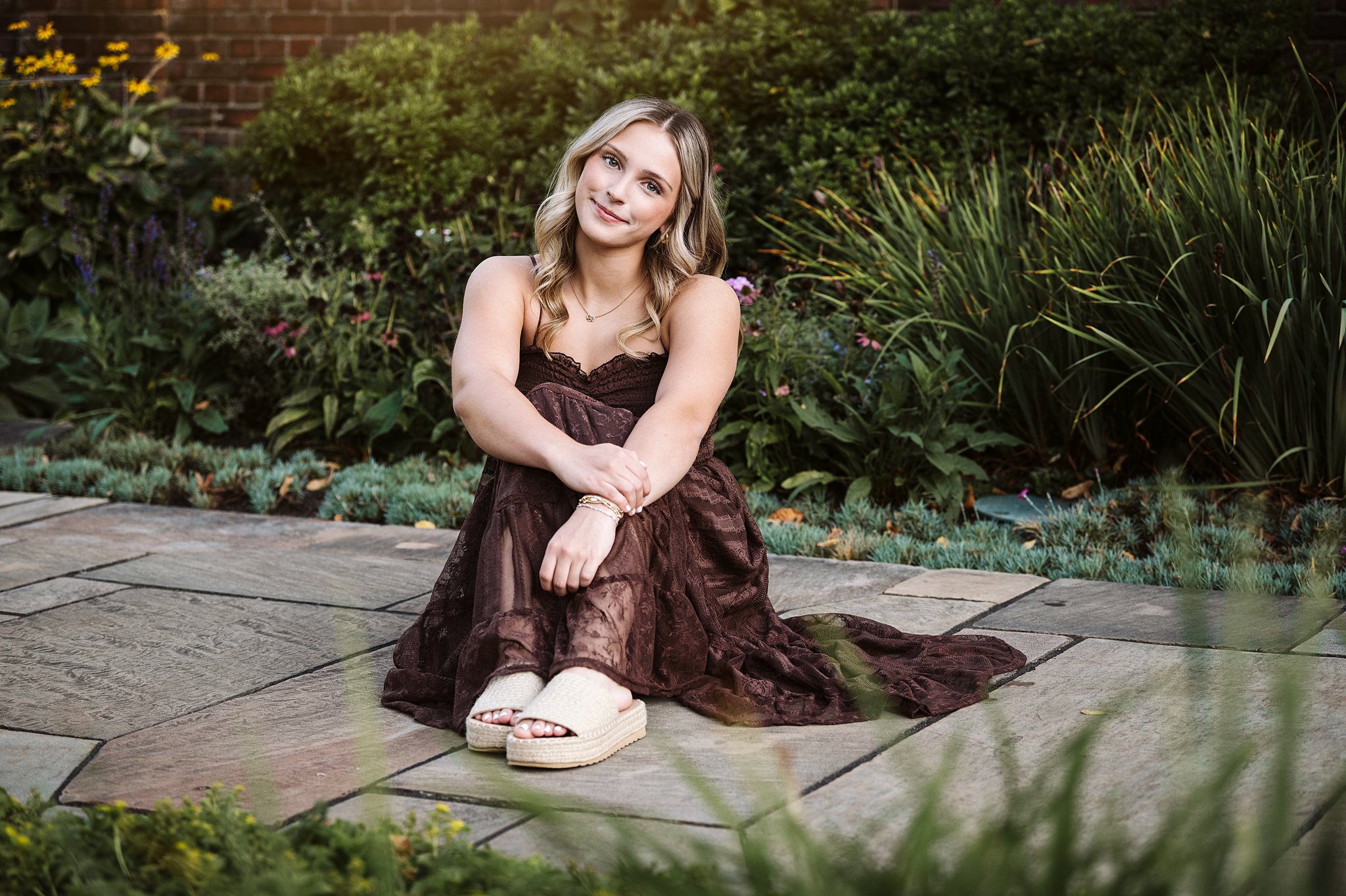 senior photos Mellon park in Pittsburgh during golden hour