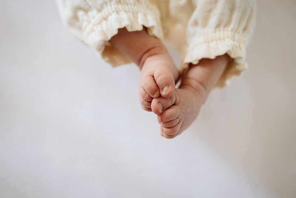 newborn baby toes