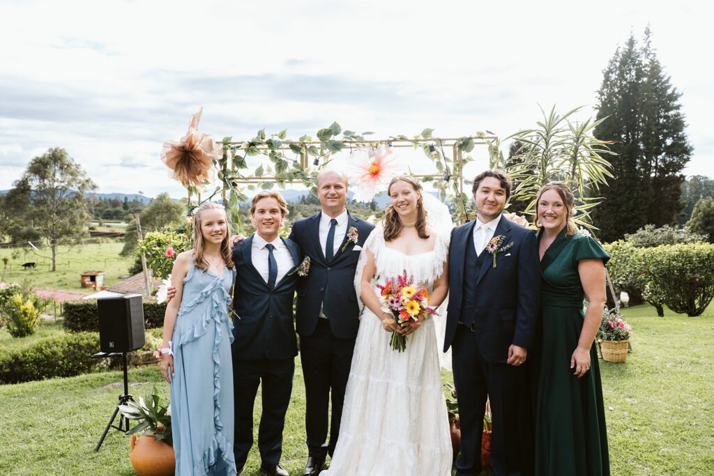 bride and groom with bride's family in colombia