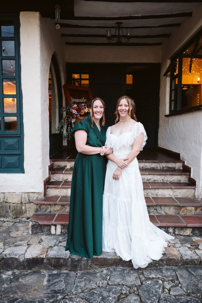 bride and mother on wedding day in colombia